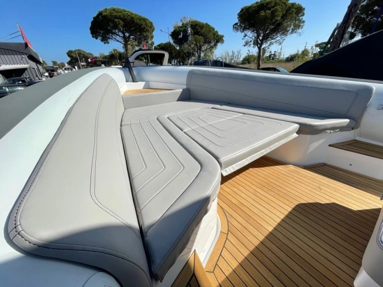 Novamarine RH 1000 jednotlivci a charterové společnosti v Hyeres