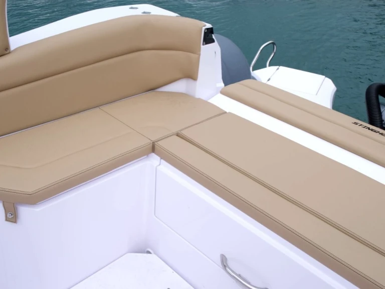 Italboats STHINGER 28 GT jednotlivci a charterové společnosti v Hyeres