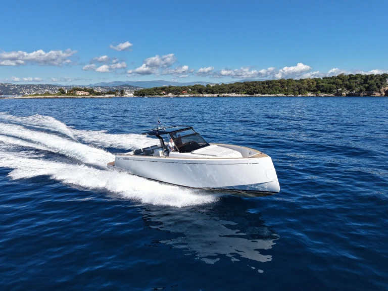Pronajmout Motorová loď se skipperem či ne Pardo Yachts v Golfe-Juan