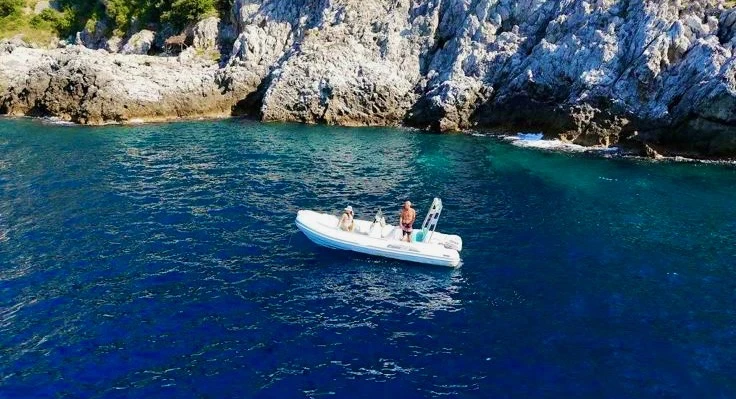 Selva Open Line D 5.7 jednotlivci a charterové společnosti v Praiano