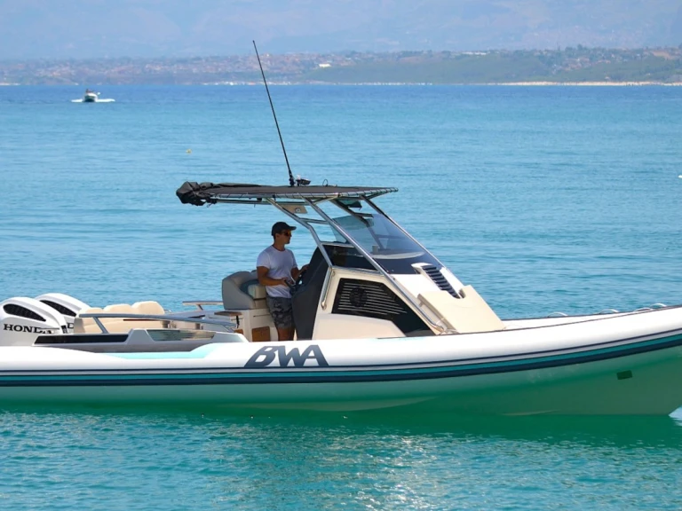 Pronájem lodi Bwa PREMIUM 30 v Cogolin na Samboatu