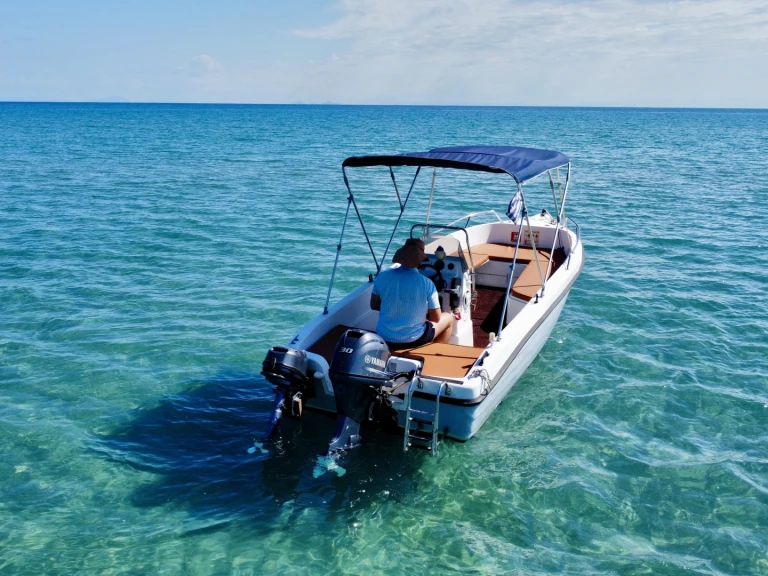 Pronajmout Motorová loď se skipperem či ne marinco v Zakynthos 