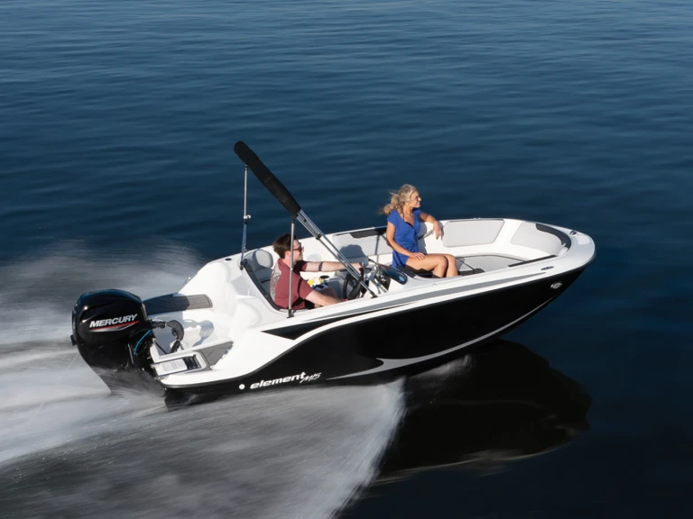 Pronájem Motorová loď Bayliner s licencí