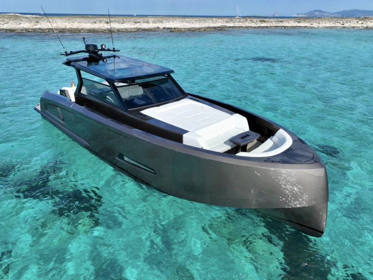 Pronajmout Motorová loď se skipperem či ne Vanquish v Ibiza Town