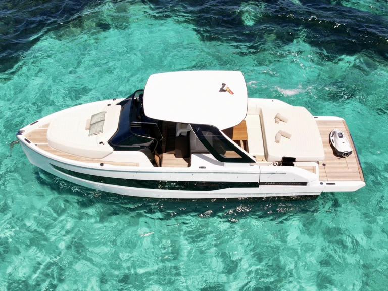 Motorová loď k pronájmu v Ibiza Town za nejlepší cenu