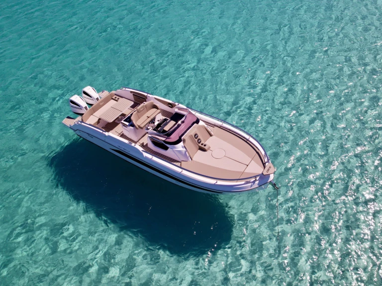 Pronájem lodi Ibiza Town lákavé ceny 330 LX