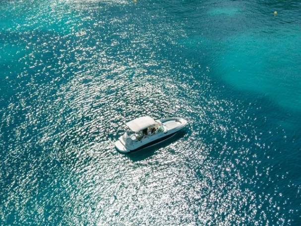 Sea Ray Sea Ray 240 Sundeck jednotlivci a charterové společnosti v Santa Ponsa