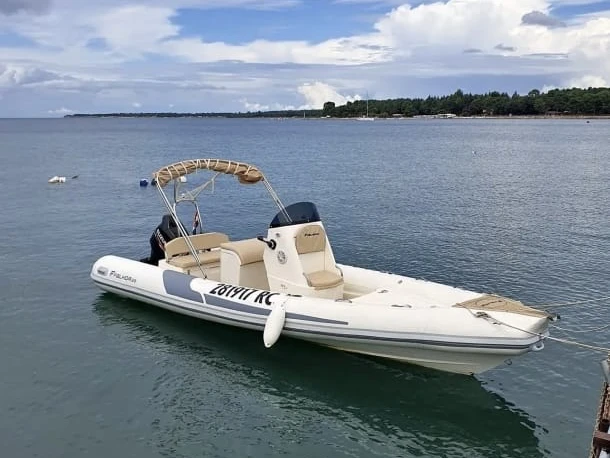 Falkor falkor 23 jednotlivci a charterové společnosti v Zadar