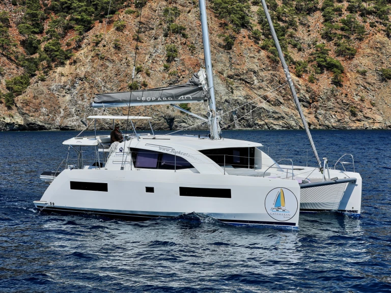 Pronájem lodi Tivat lákavé ceny Leopard 40