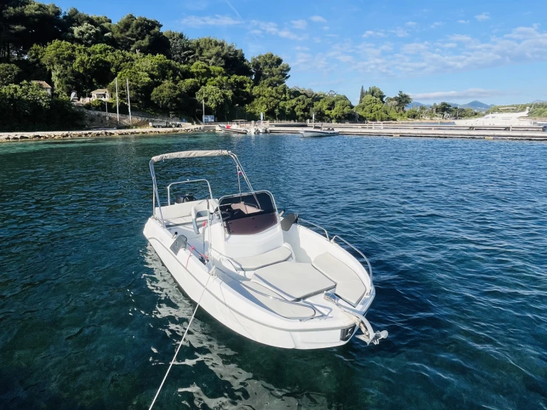Pronájem lodi Bénéteau Flyer 6.6 SPACEdeck v Antibes na Samboatu