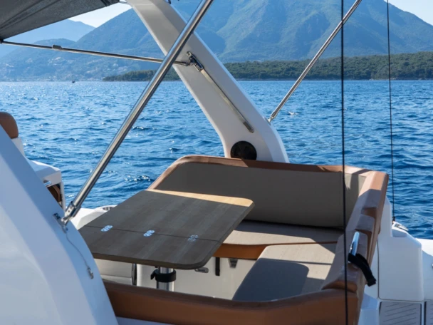 Pronájem lodi Zodiac Medline 9 v Nidri na Samboatu
