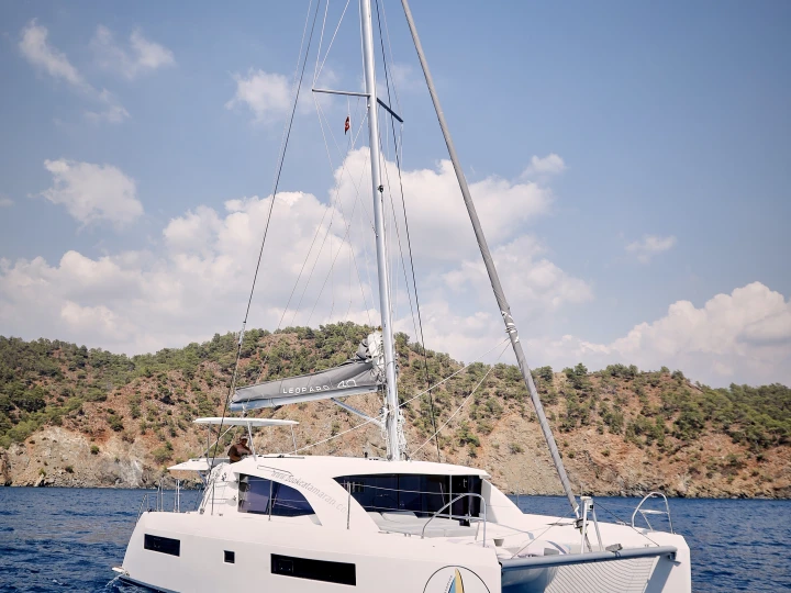 Pronájem lodi Tivat lákavé ceny Leopard 40