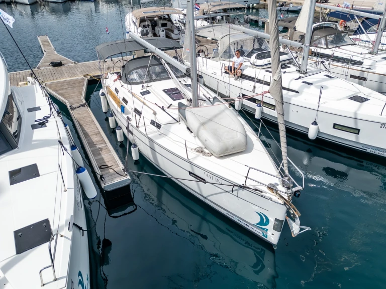 Pronajmout si Bavaria Cruiser 40 v Primošten 