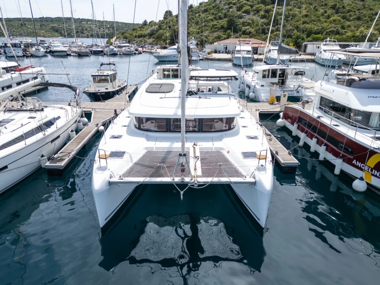 Pronajmout Katamarán se skipperem či ne Lagoon v Primošten 