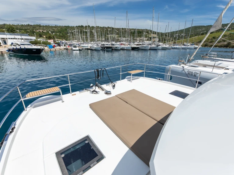 Pronajmout Motorová loď se skipperem či ne Fountaine Pajot v Primošten 
