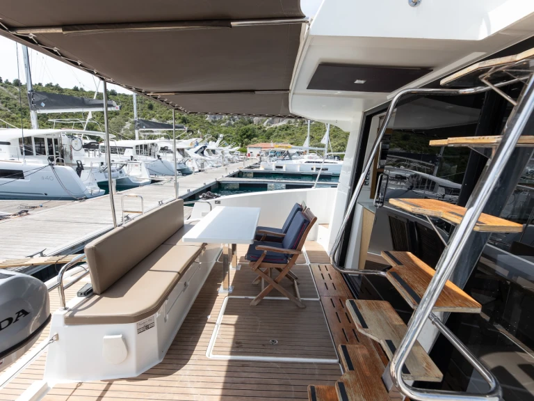 Pronájem Motorová loď Fountaine Pajot s licencí