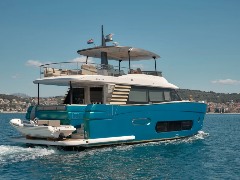 Pronájem lodi Azimut Azimut Magellano 66 v Podstrana na Samboatu