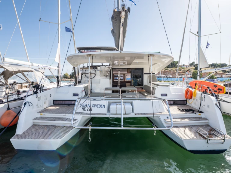 Lagoon Lagoon 42 jednotlivci a charterové společnosti v Nea Peramos