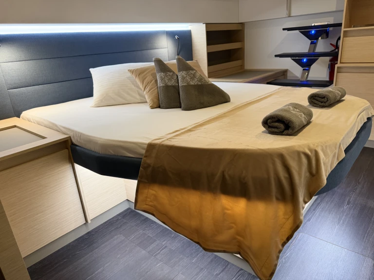 Pronajmout Katamarán se skipperem či ne Fountaine Pajot v Donji Seget