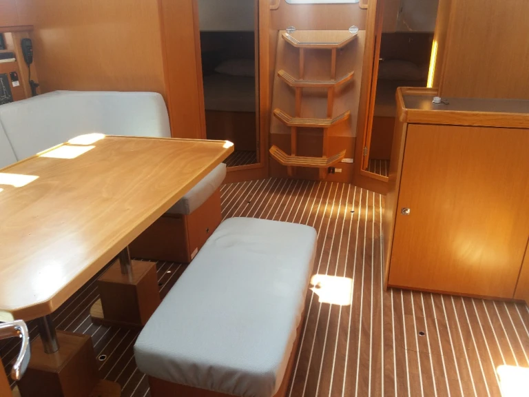 Pronajmout si Bavaria Cruiser 46 v Nettuno