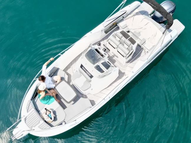 Pronájem lodi Karnic sl 701 v Sirmione na Samboatu