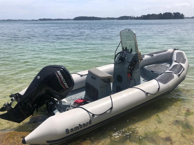 Pronájem lodi Larmor-Baden lákavé ceny Explorer 550