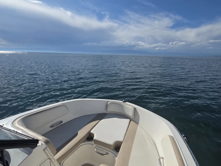 Pronájem jachty v Lugrin -Bayliner VR5 na Samboatu