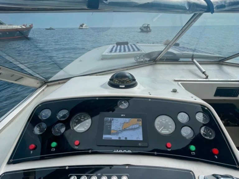 Pronajmout si Itama Itama 38 Open v Isola d'Ischia