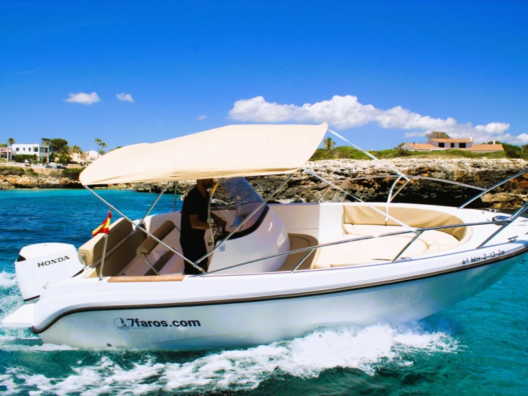 Pronájem Motorová loď Polyester Yacht s licencí