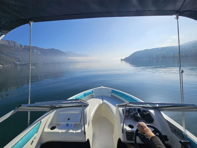Pronájem Motorová loď v Annecy -Larson AA160