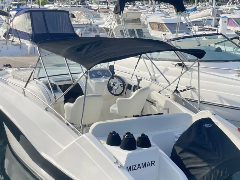 Pronajmout si Rio Rio 650 Day Cruiser v Nice