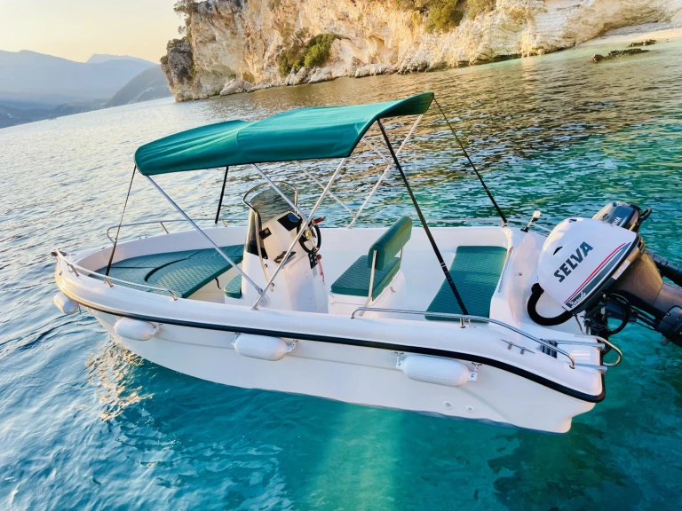 Pronájem lodi Nidri lákavé ceny BLU WATER 185