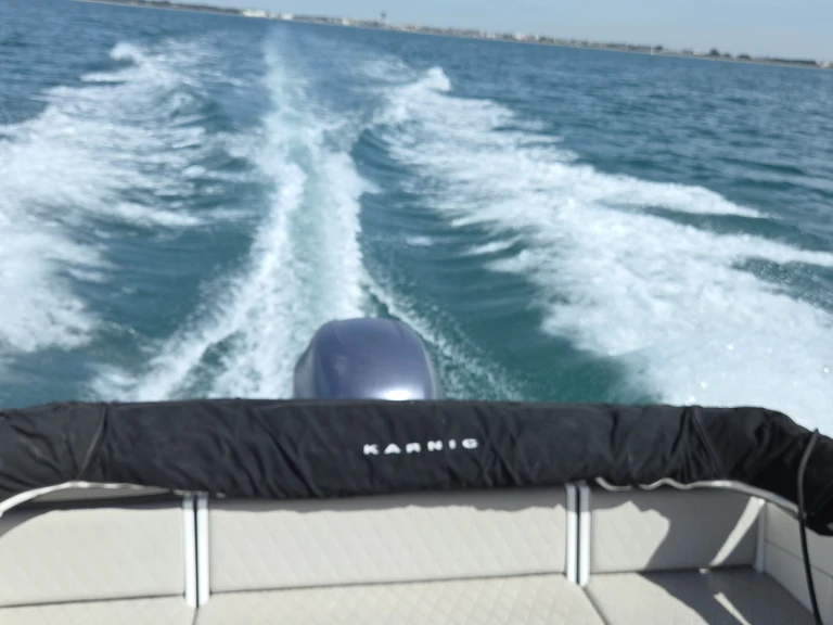 Motorová loď k pronájmu v Port-Camargue za nejlepší cenu
