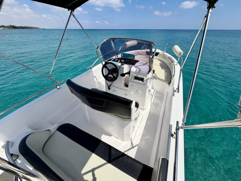 Pronájem jachty v Protaras -Ranieri Voyager 19 S na Samboatu