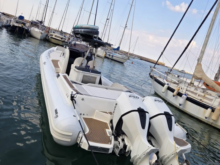 Polotuhá loď k pronájmu v Castellammare del Golfo za nejlepší cenu