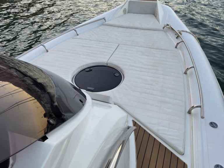 Altamarea Wave 35 gt jednotlivci a charterové společnosti v Castellammare del Golfo