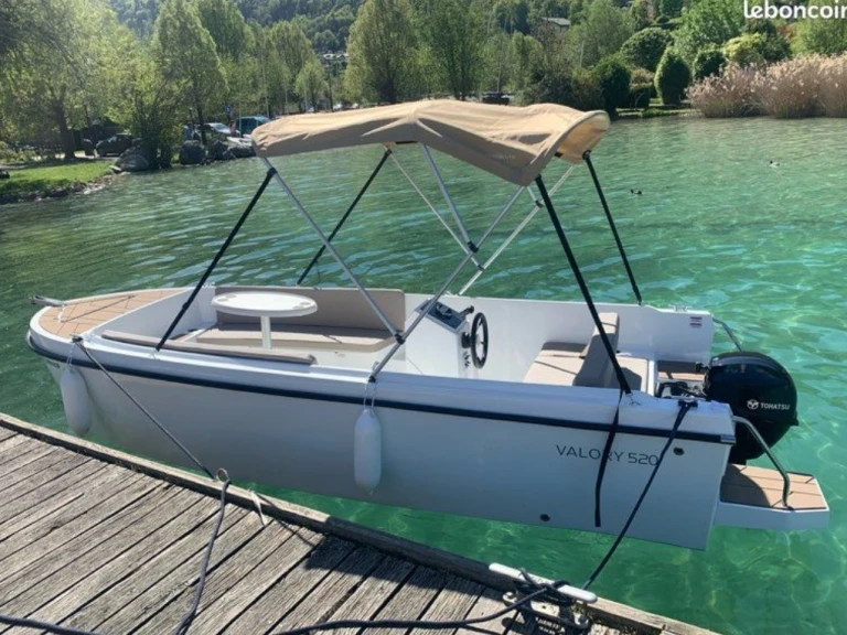 Pronajmout si Valory 520 Premium v Annecy