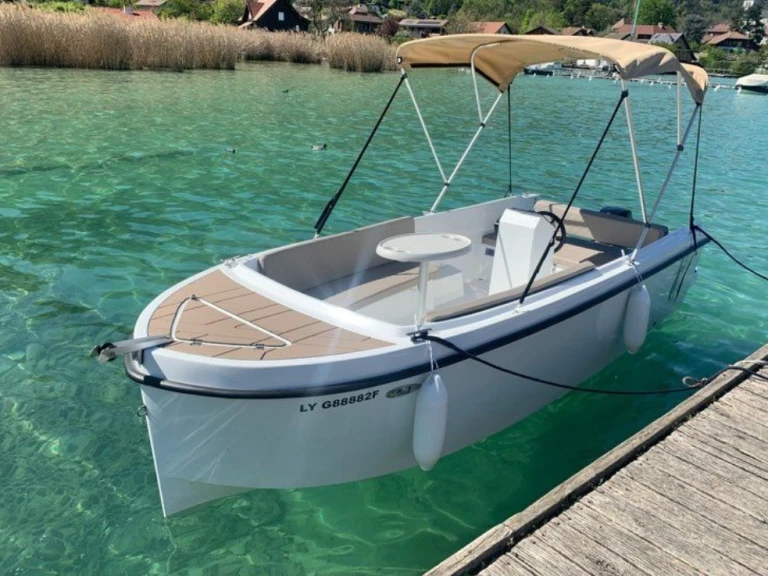 Pronájem lodi Annecy lákavé ceny 520 Premium