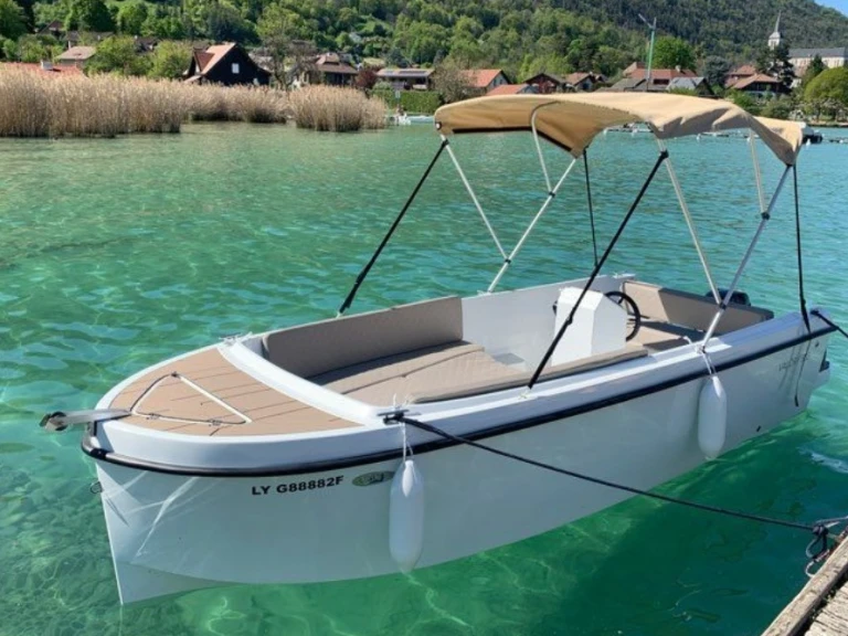 Pronajmout Motorová loď se skipperem či ne Valory v Annecy