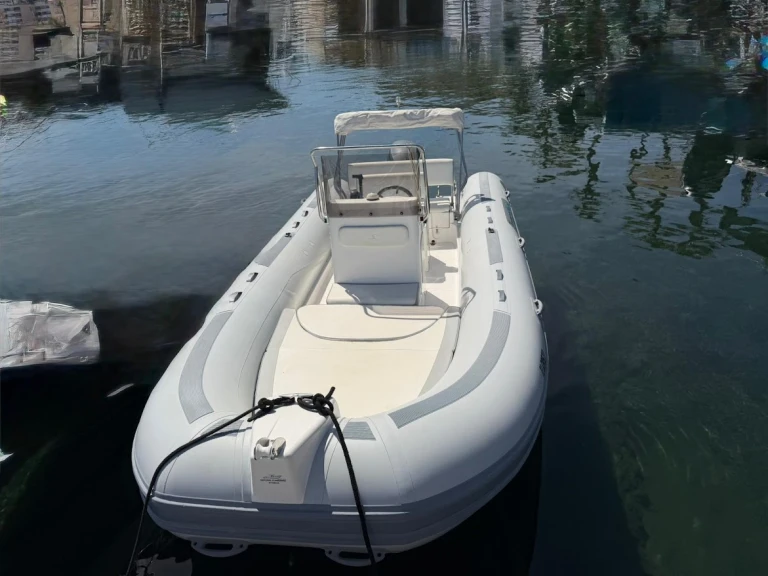 Pronajmout si Capelli Tempest 630 v Port du Lavandou