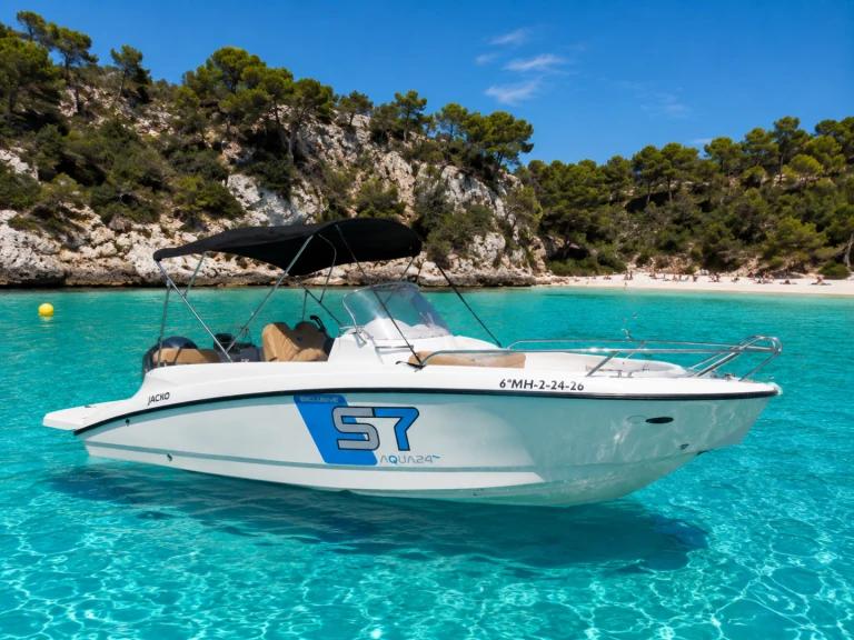 Pronájem lodi Port de Ciudadella lákavé ceny Aqua S7
