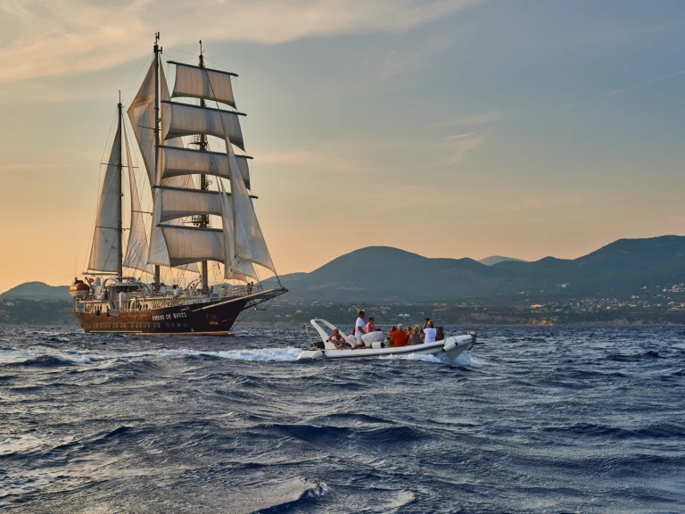 Pronájem lodi Custom Made custom v Piraeus Port na Samboatu