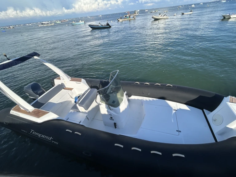 Capelli Tempest 770 Sun jednotlivci a charterové společnosti v Lège-Cap-Ferret