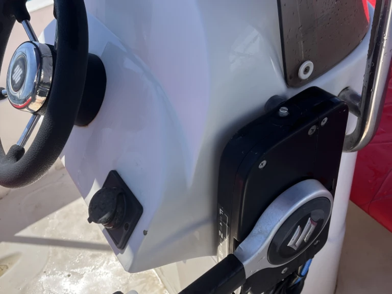 Pronájem Motorová loď Astec s licencí