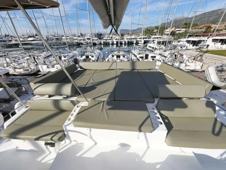 Pronájem jachty v Le Marin -Bali Bali Catspace Voile na Samboatu