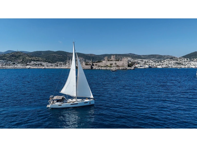 Pronajmout Plachetnice se skipperem či ne Jeanneau v Bodrum