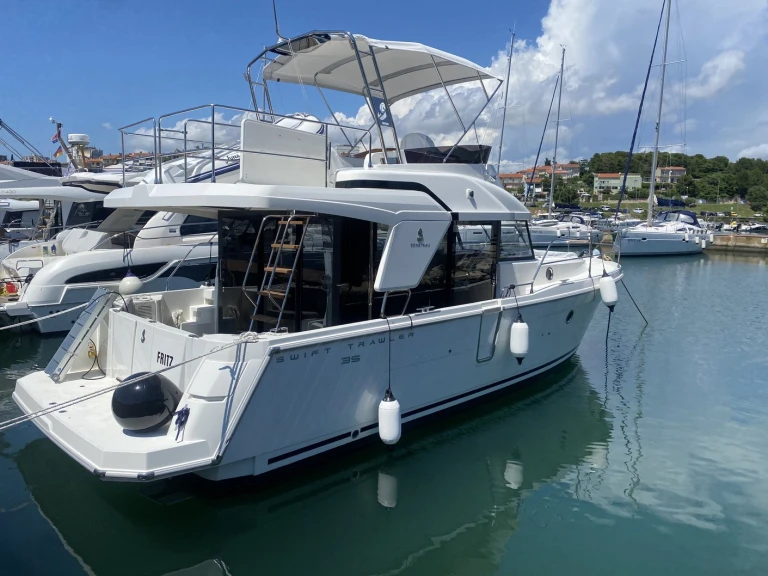 Pronájem jachty v Pula -Bénéteau Swift Trawler 35 na Samboatu