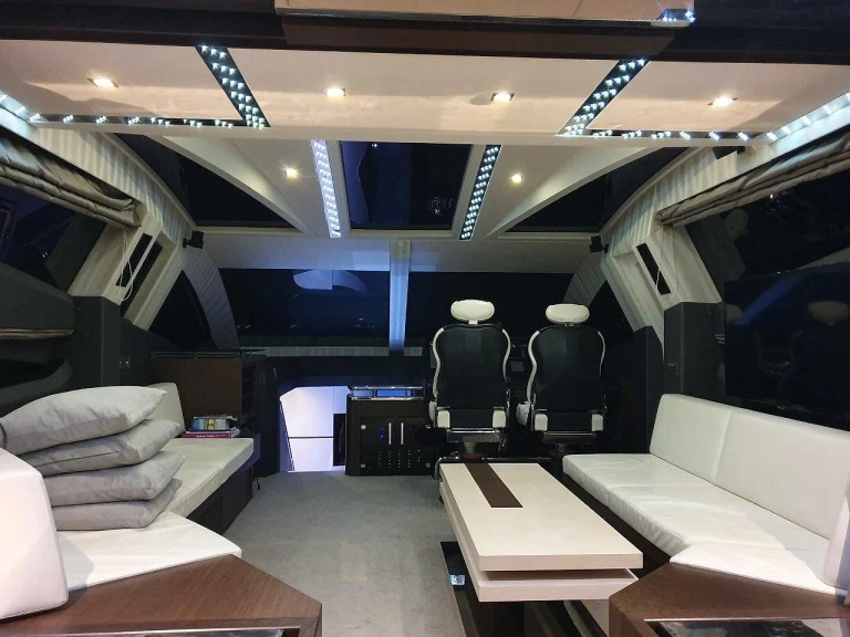 Galeon Galeon 700 Skydeck - 4 + 1 cab. jednotlivci a charterové společnosti v Novi Vinodolski