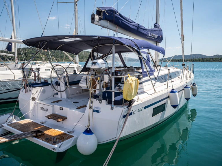 Pronájem lodi Pirovac lákavé ceny Bavaria C42