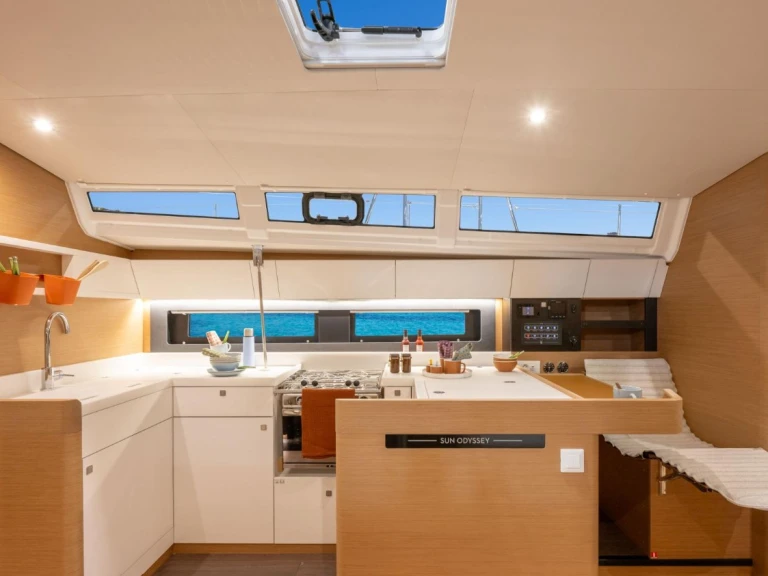 Jeanneau Sun Odyssey 455 jednotlivci a charterové společnosti v Parham Town